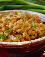 Перловая каша с тушенкой, овощами и шампиньонами