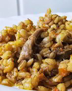 Перловая каша с тушенкой