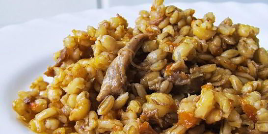 Перловая каша с тушенкой