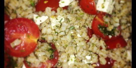 Перловка с фетой, томатами и укропом