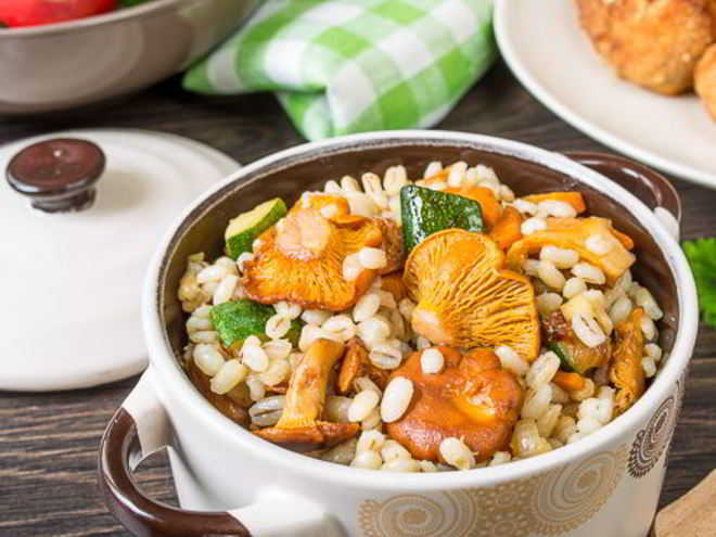 Рецепт перловки с лисичками и овощами