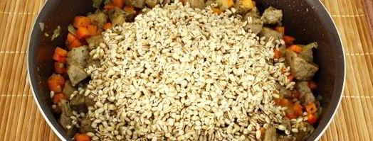 перловка с мясом в горшочке в духовке. Шаг 9