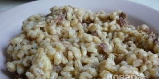 Перловка с тушенкой