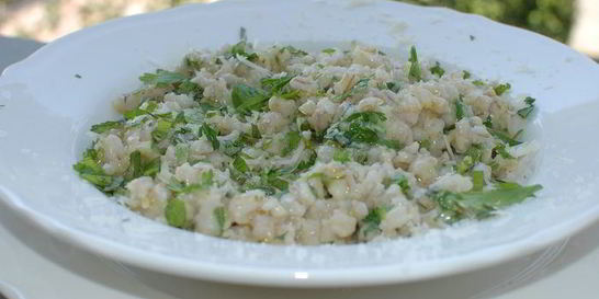 Перловка с зеленью и сыром