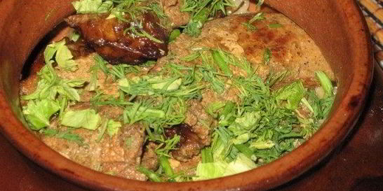 Перловка со свининой в горшочках