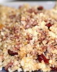 Пшеничная каша с сушеной клюквой