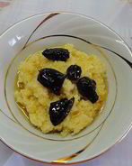 Каша пшенная с черносливом