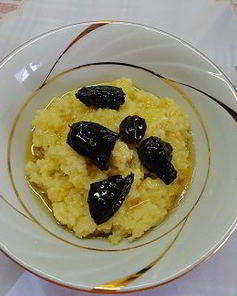 Каша пшенная с черносливом