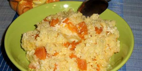 Молочная пшенная каша с курагой