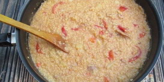 Пшенная каша со свининой