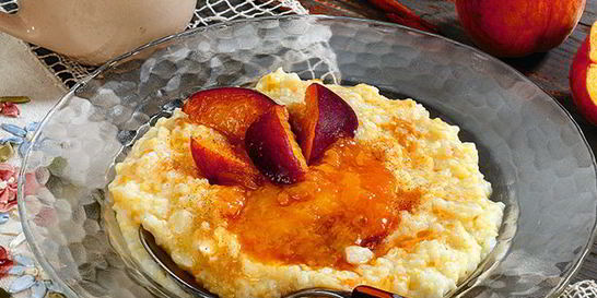 Рисово-пшенная каша с персиками