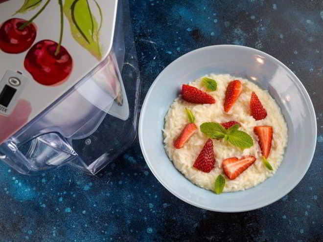 Рецепт клубничной рисовой каши на завтрак