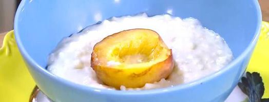 рисовая каша с белым шоколадом и запеченными персиками. Шаг 8