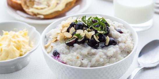 Рисовая каша с голубикой