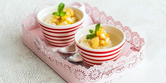 Рисовая каша с ванилью и яблоками