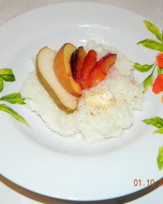 Рисовая каша с запеченными фруктами