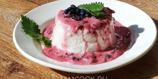 Рисовая каша с жимолостью