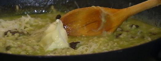 рисовая каша со сморчками и зеленым горошком. Шаг 14