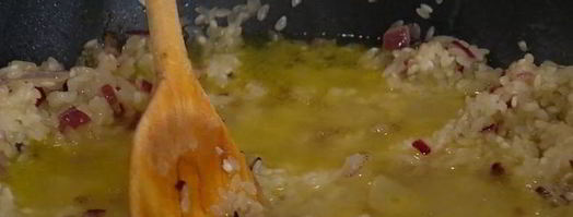 рисовая каша со сморчками и зеленым горошком. Шаг 9