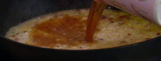 рисовая каша со сморчками и зеленым горошком. Шаг 10