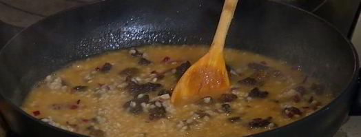 рисовая каша со сморчками и зеленым горошком. Шаг 11