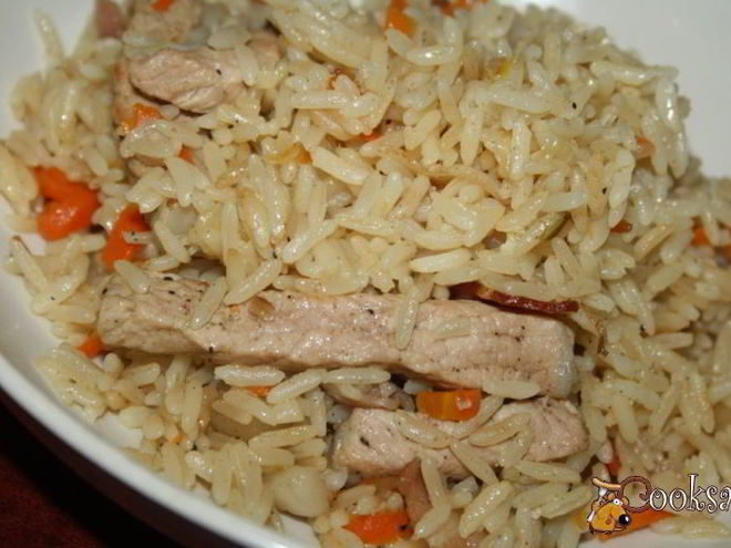 Рецепт сытной рисовой каши со свининой и беконом на топленом сливочном масле