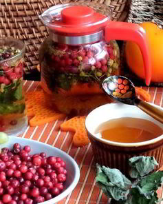 Бруснично-ромашковый чай с мятой