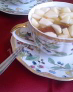 Чай с яблоками и корицей