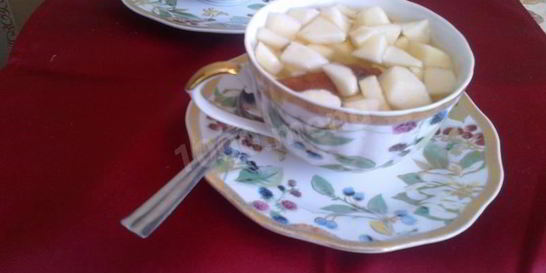 Чай с яблоками и корицей