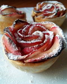 Чайные розочки в слоеном тесте