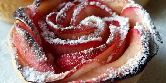 Чайные розочки в слоеном тесте