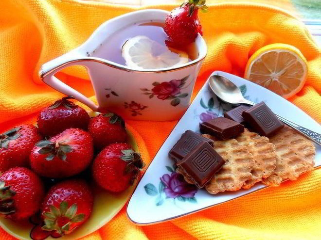 Рецепт имбирного чая с клубникой