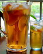 Холодный чай с фруктами