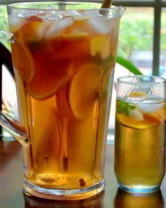 Холодный чай с фруктами