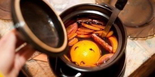 Глинтвейн с имбирем, гвоздикой и изюмом