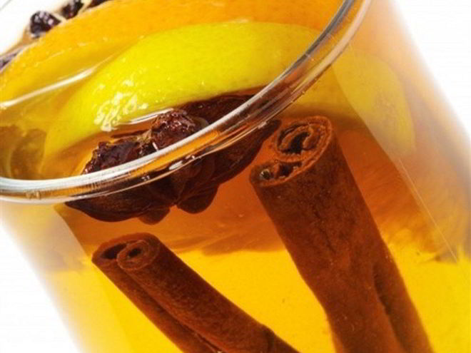 Рецепт рождественского глинтвейна с белым вином и апельсинами