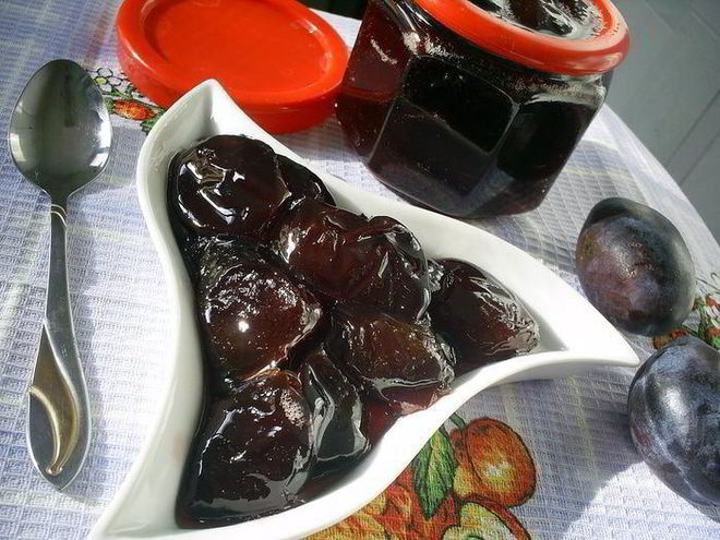 Рецепт карамелизированных слив в густом сиропе