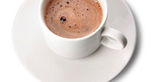 Горячий кофе с шоколадом и бренди