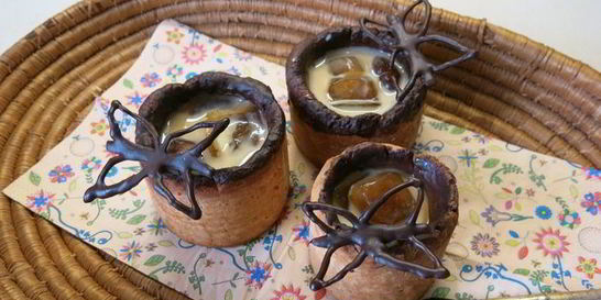 Ледяной кофе в песочных штофах Палитра