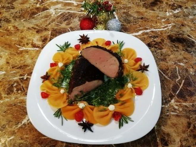 Рецепт свиной вырезки в кофейной панировке с пастой