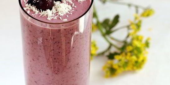 Кокосовый коктейль с ягодами