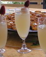 Коктейль с водкой, шампанским и имбирем