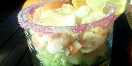 Коктейль из морепродуктов с розовым соусом