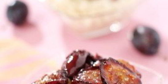 Печеные сливы с бренди и лимонной цедрой