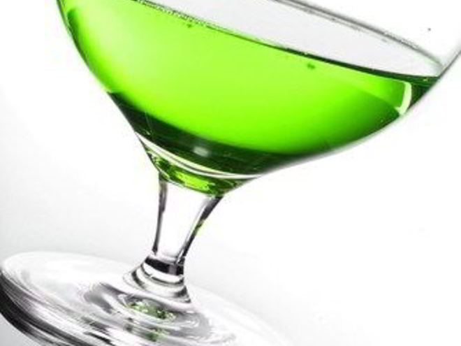 Рецепт новогоднего крюшона с джином, шартрезом и еловой хвоей