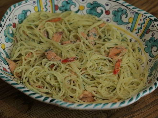 Рецепт спагетти с копченой форелью и джином