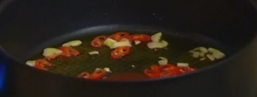 спагетти с копченой форелью и джином. Шаг 5