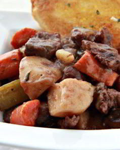 Говядина с вином и овощами