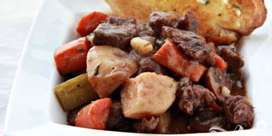 Говядина с вином и овощами