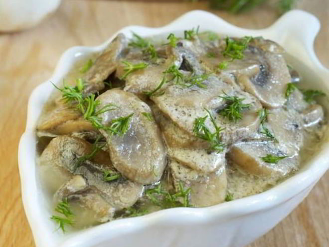 Рецепт грибов с вином и сметаной